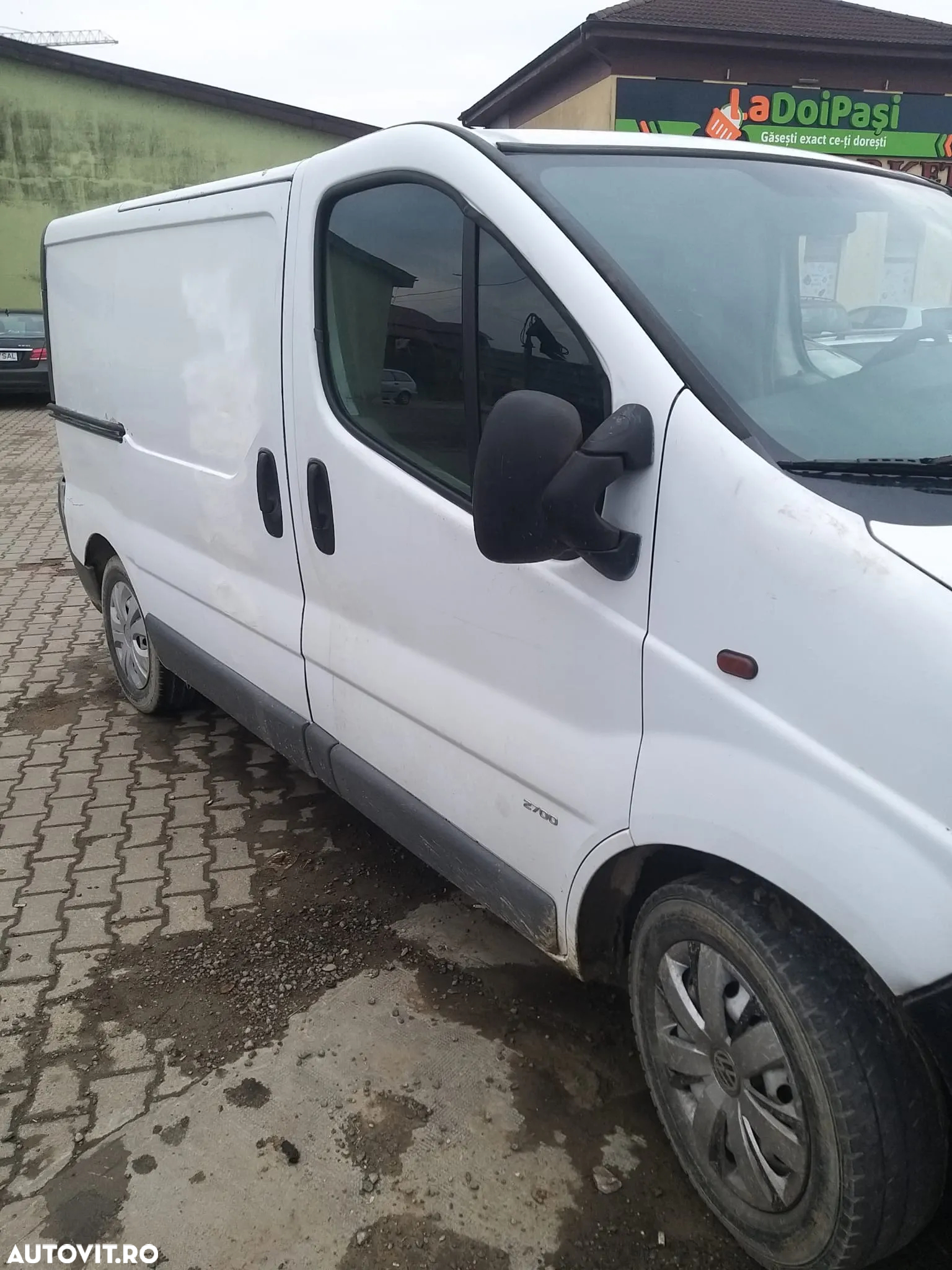 Dezmembram Opel Vivaro 1.9 DTI, din 2000, cod motor: F9Q 760, Alb - 2
