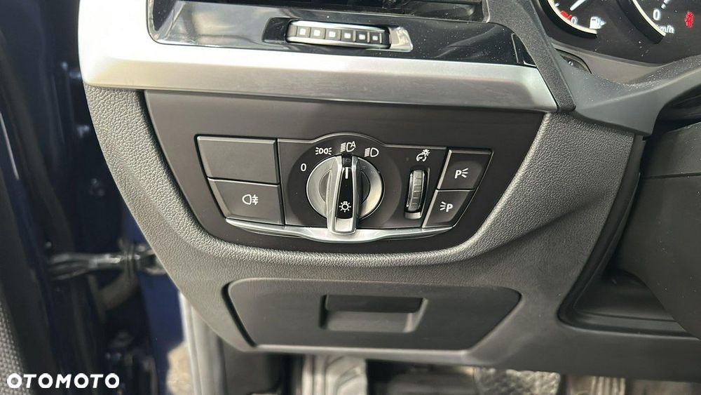 BMW X3 sDrive18d Advantage sport - 26