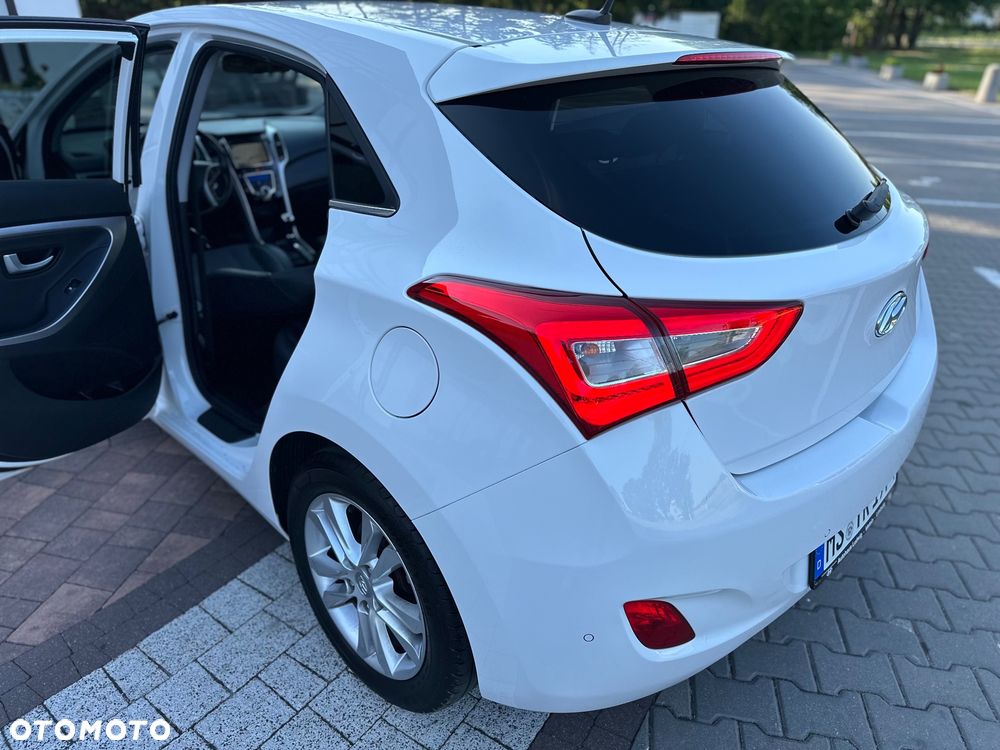 Hyundai i30 1.6 CRDi Fifa World Cup Edition - 21