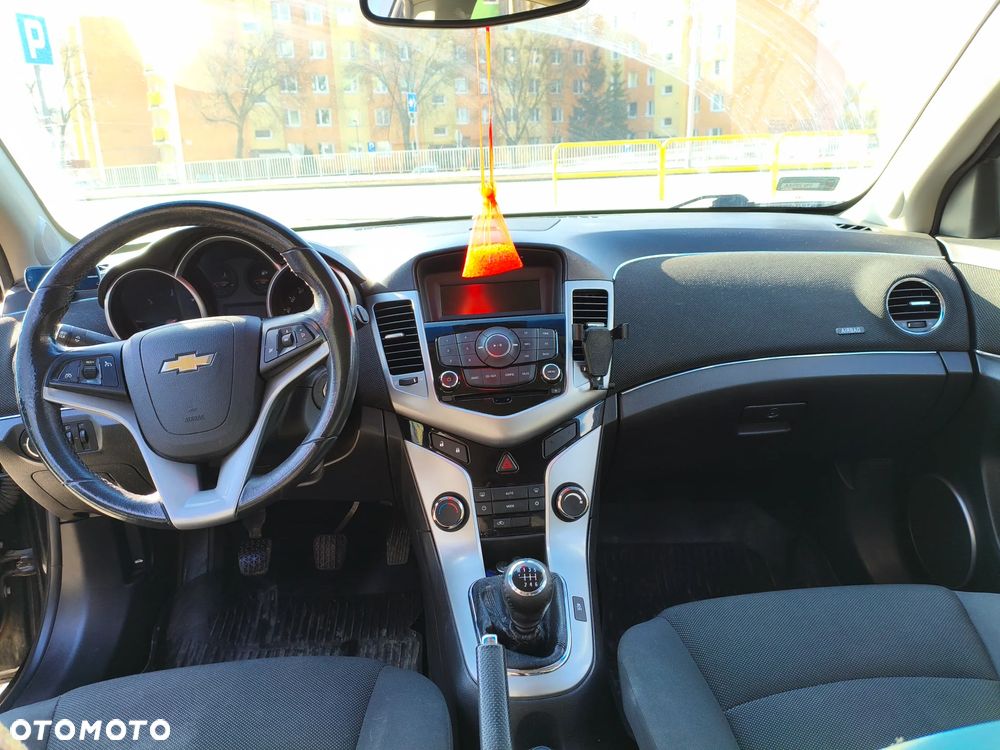 Chevrolet Cruze - 12