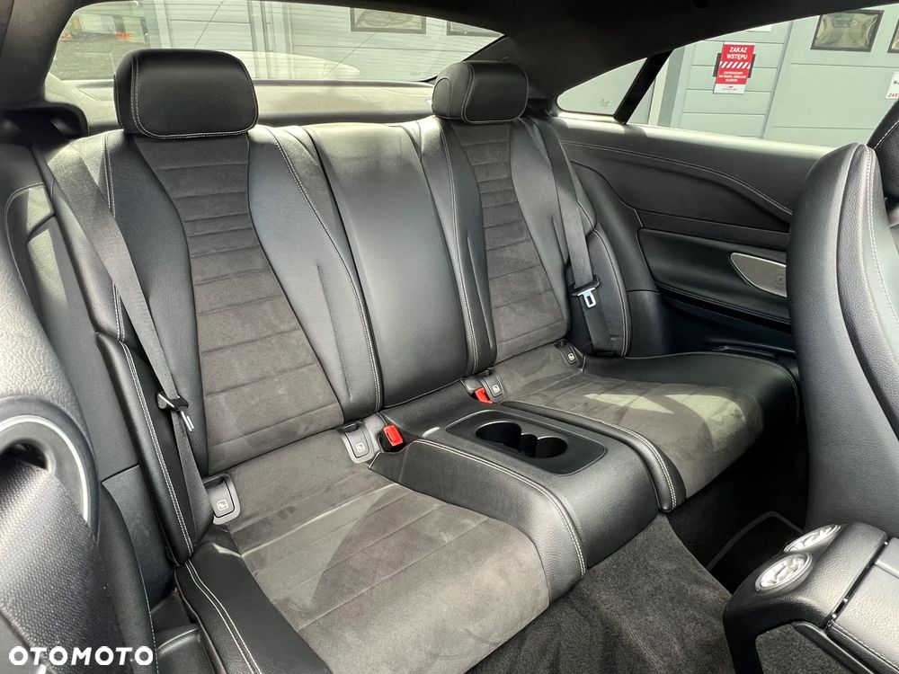 Mercedes-Benz Klasa E 200 9G-TRONIC AMG Line - 18