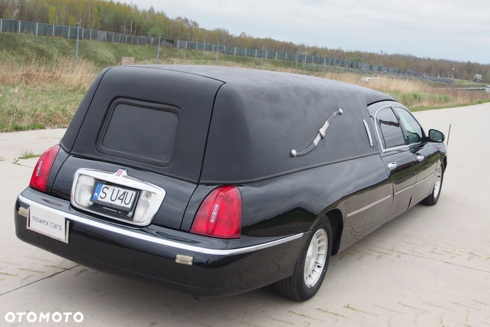 Lincoln Town Car - 8