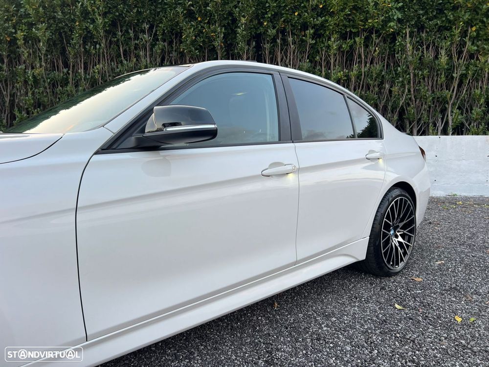 BMW 328 i Auto Line Sport - 24