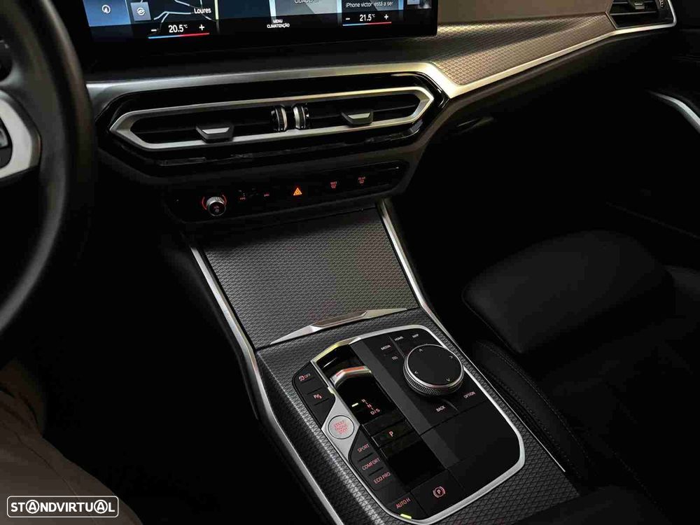 BMW 320 d Touring Pack Desportivo M Auto - 24