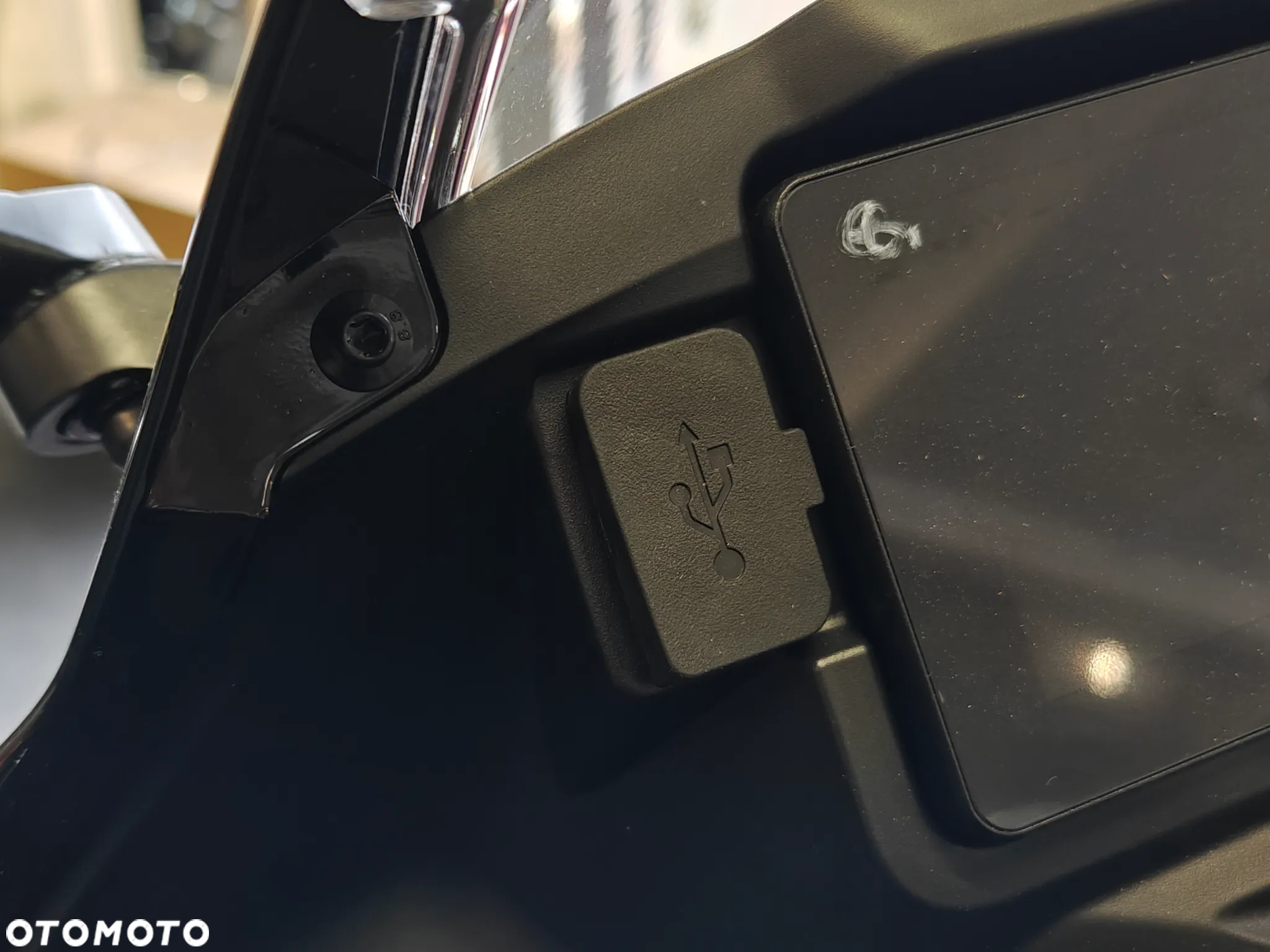 QJMOTOR SRK 125R - 12