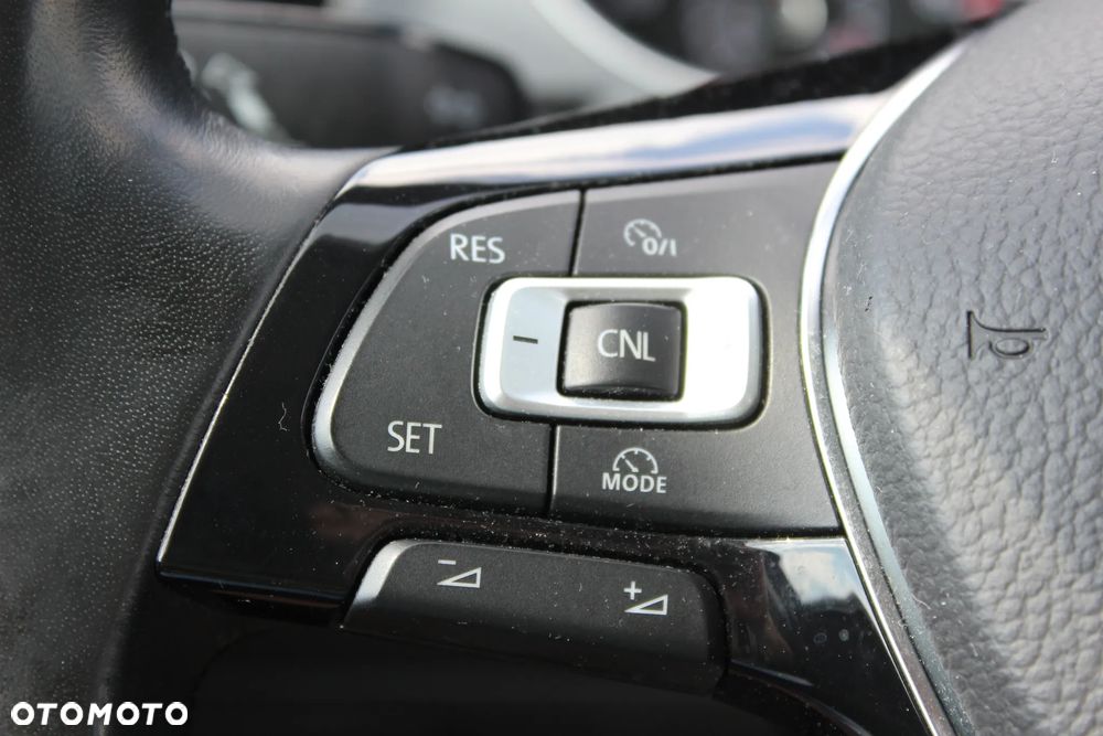 Volkswagen Golf 2.0 TDI SCR Comfortline - 17