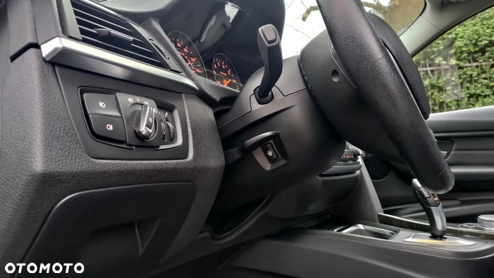 BMW Seria 3 328i xDrive Luxury Line - 7
