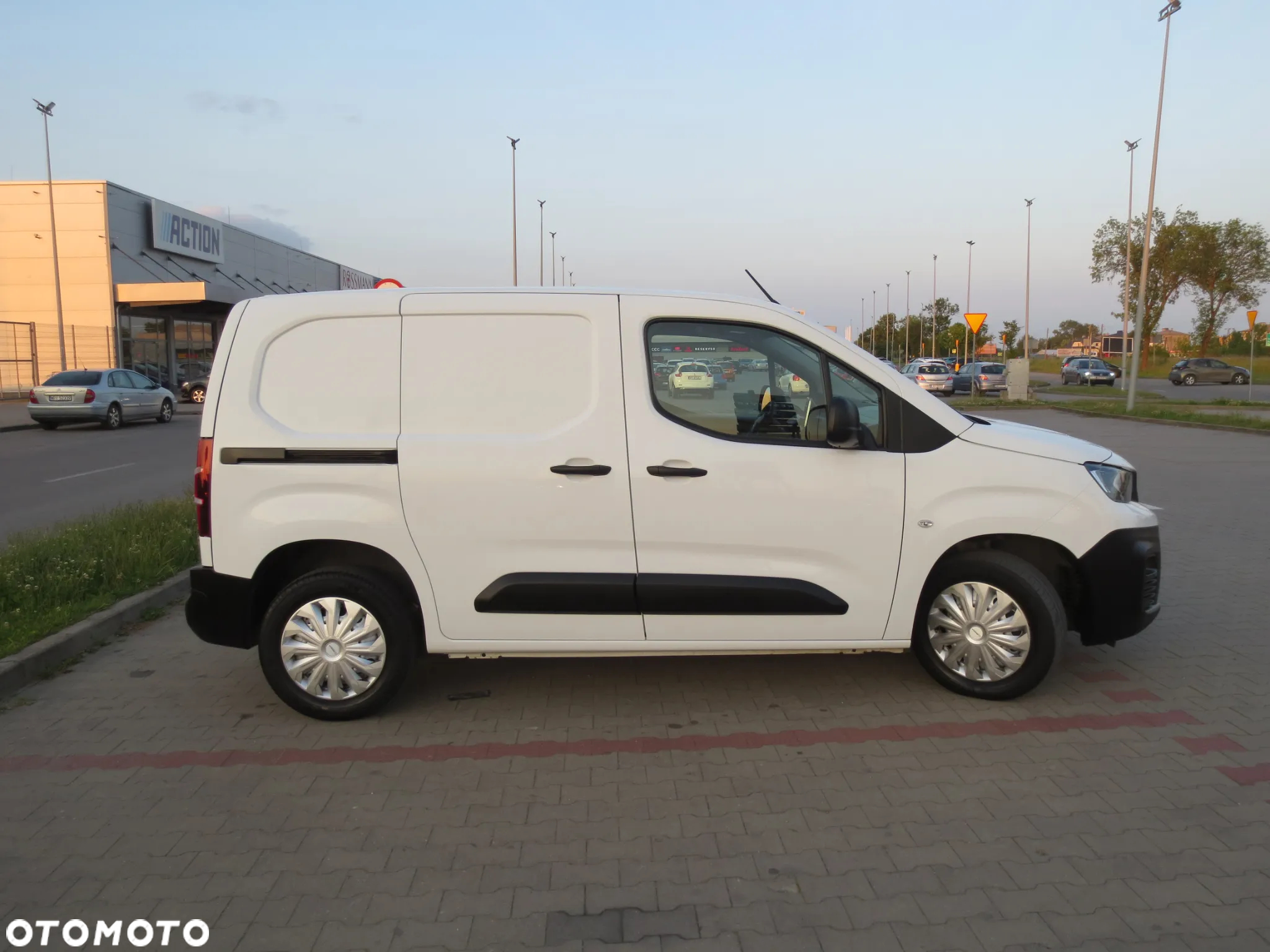 Peugeot PARTNER Niski przebieg 3 OSOBY salon POLSKA - 4