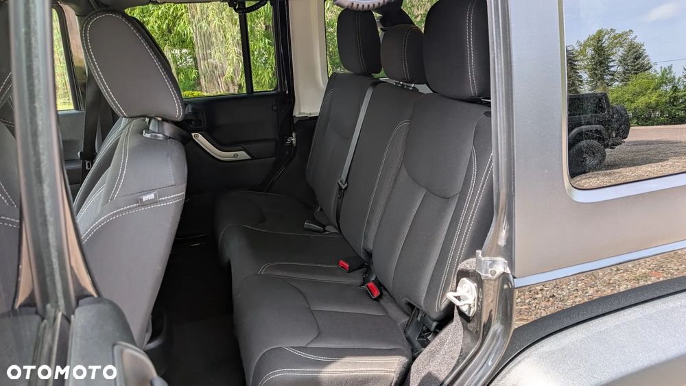 Jeep Wrangler 3.6 Unlim Rubicon - 34