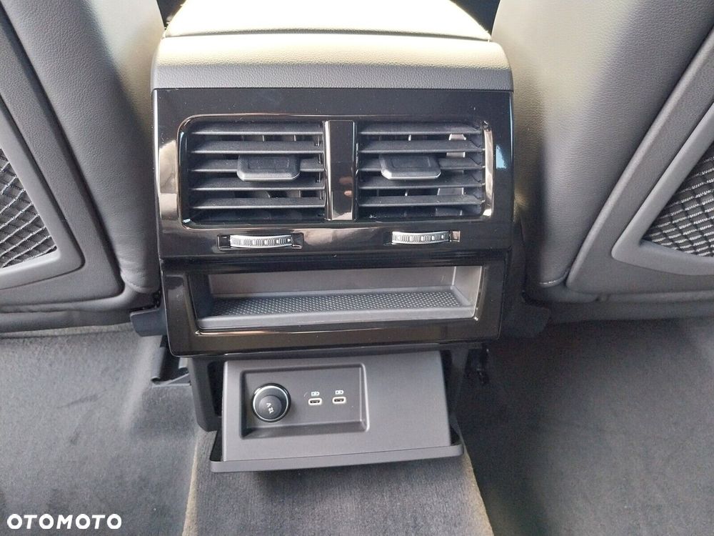 Volkswagen Touareg - 25