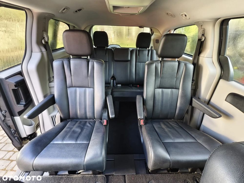 Chrysler Town & Country ver-3-6-touring - 15