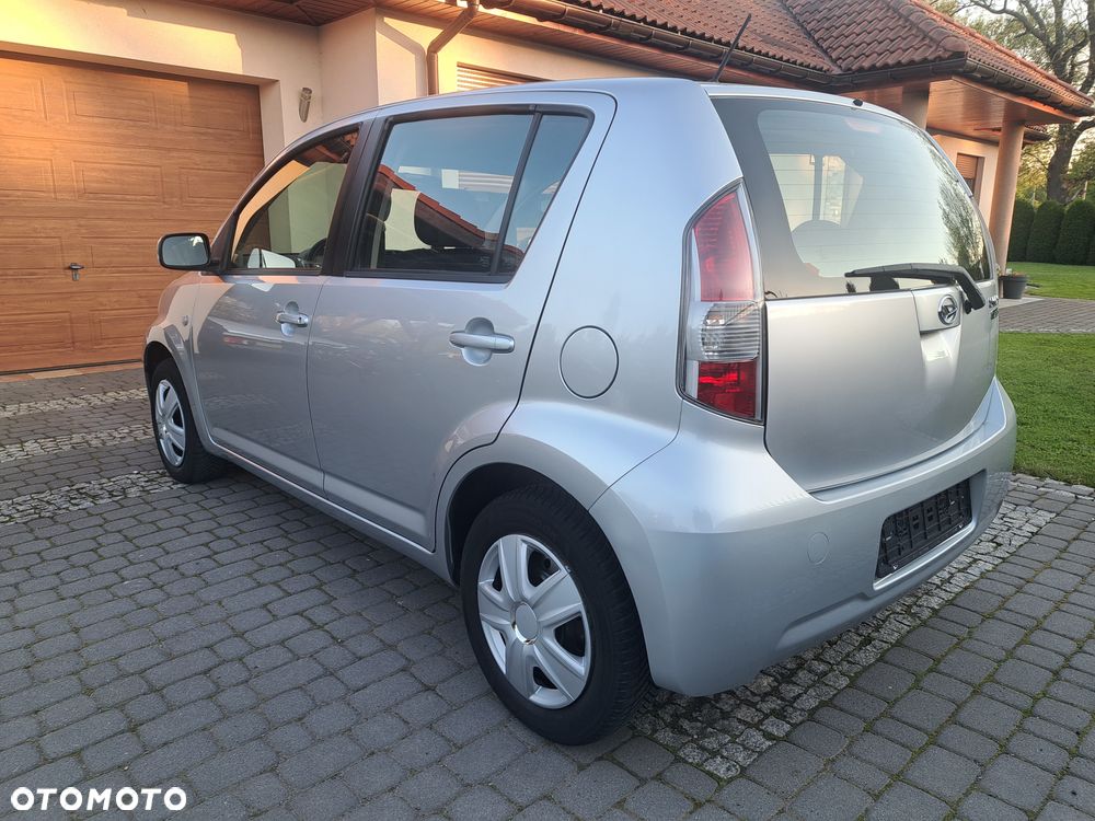 Daihatsu Sirion 1.0 - 15