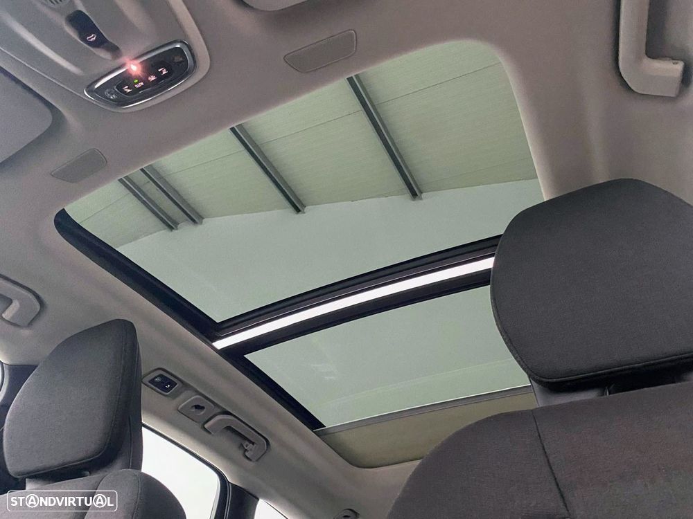 Volvo XC 60 2.0 B4 Momentum Plus Geartronic - 24