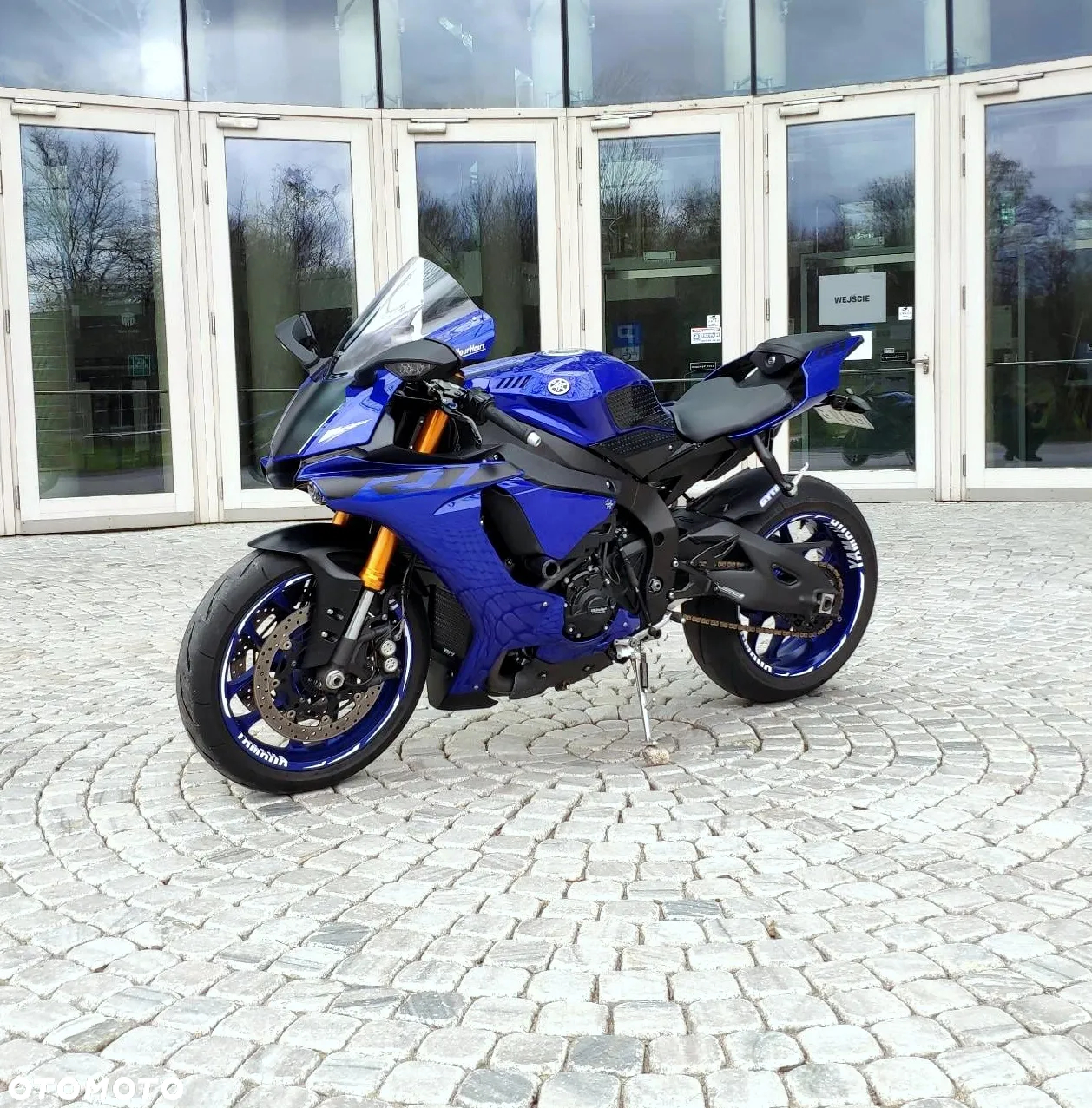 Yamaha R1 - 5