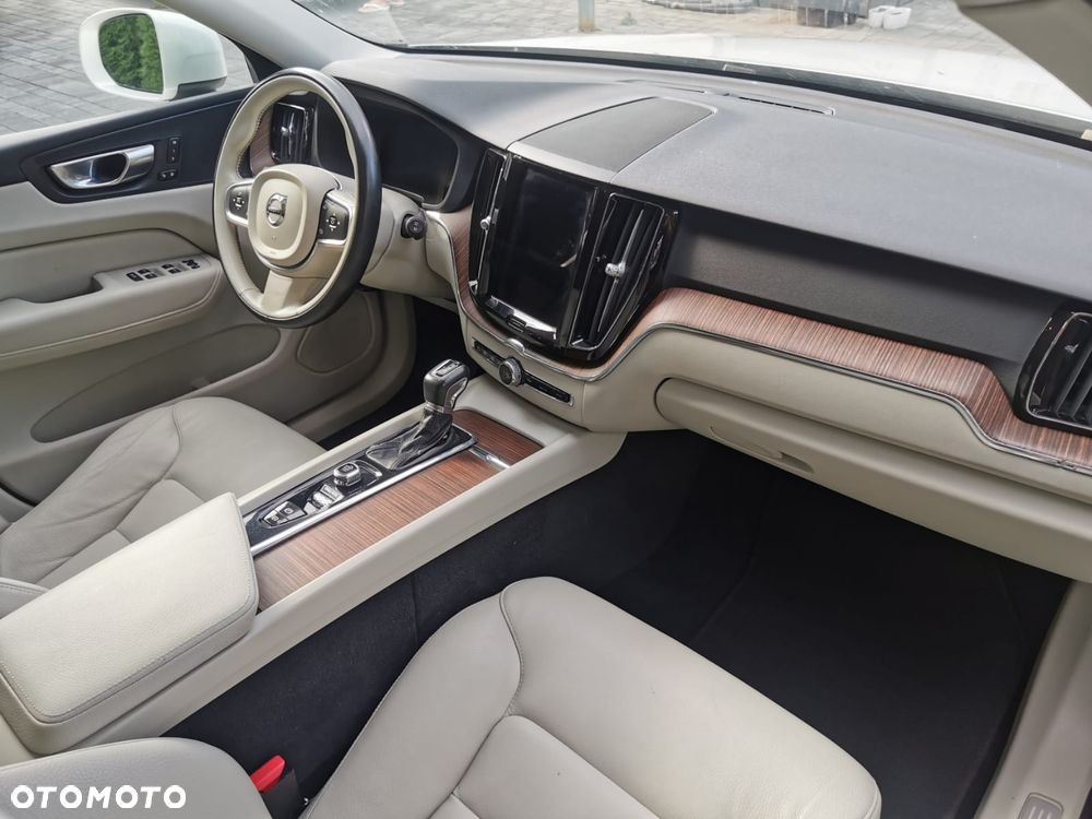 Volvo XC 60 T5 AWD Geartronic Momentum Pro - 18