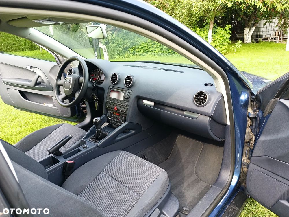 Audi A3 3-drzwiowe 1.6 Ambiente - 8