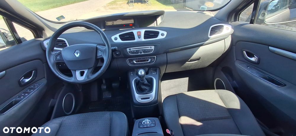 Renault Grand Scenic - 12