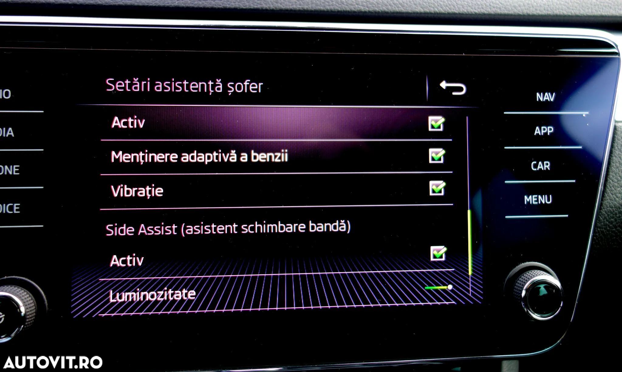 Skoda Superb Combi 2.0 TDI DSG Style - 15
