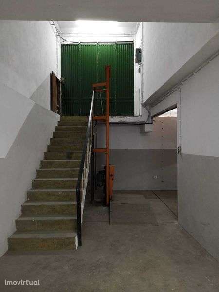 Excelente armazém no Porto - Grande imagem: 5/6