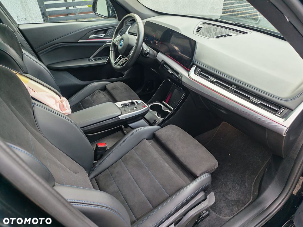 BMW iX1 xDrive30 66.5kWh M Sport - 10