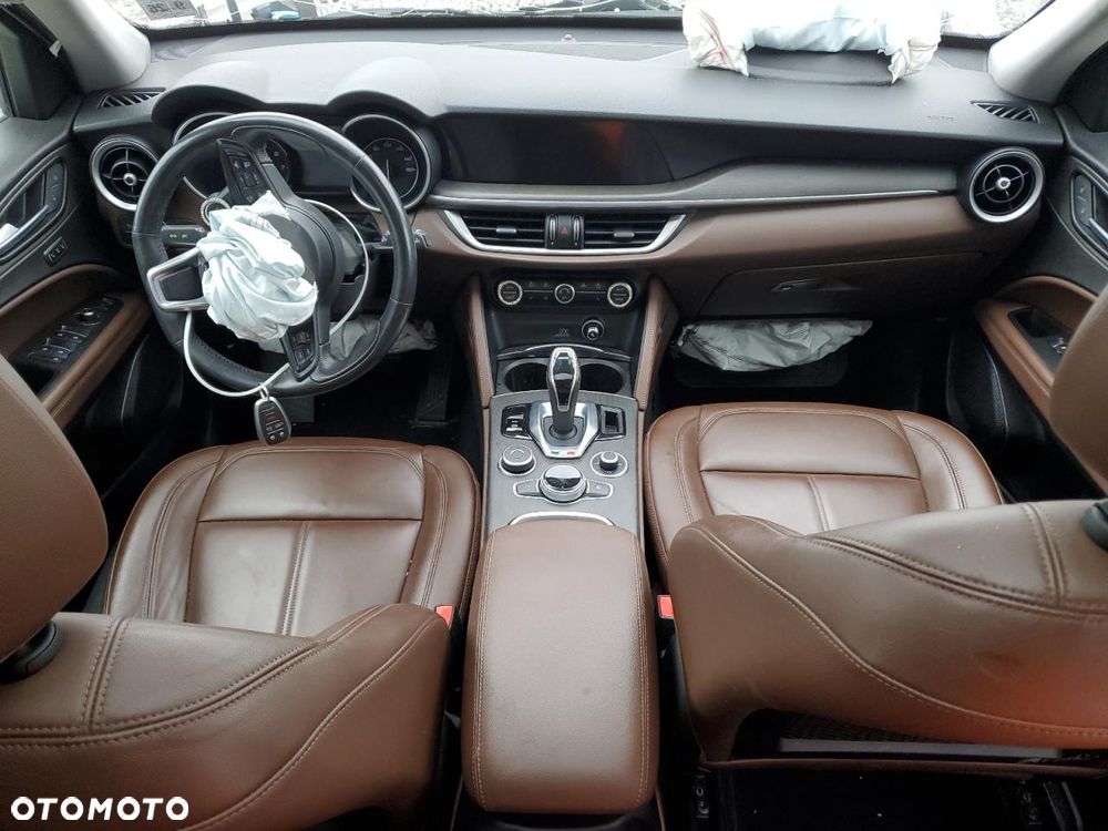 Alfa Romeo Stelvio 2.0 Turbo 16V AT8-Q4 Ti - 12