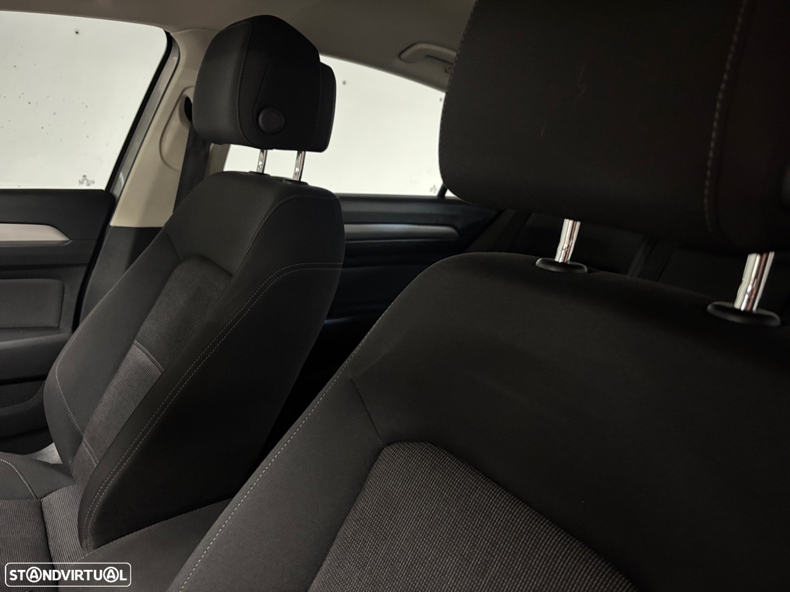 VW Passat 2.0 TDI Confortline - 17
