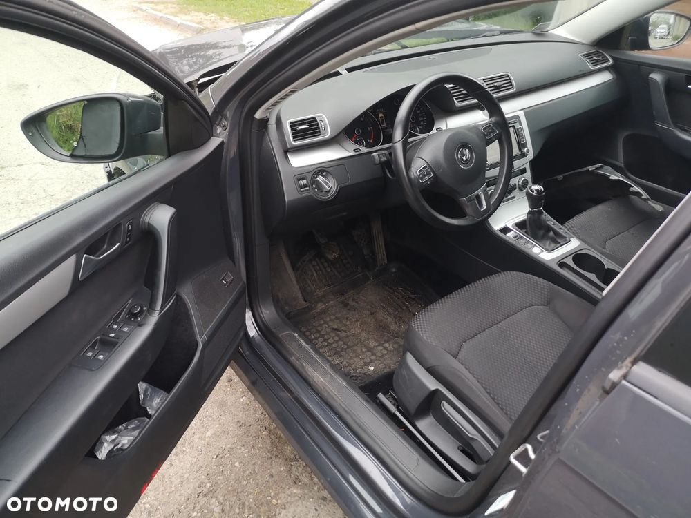 Volkswagen Passat 1.6 TDI BlueMotion - 25
