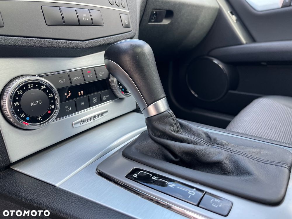 Mercedes-Benz Klasa C 180 CGI Automatik BlueEFFICIENCY Avantgarde - 4