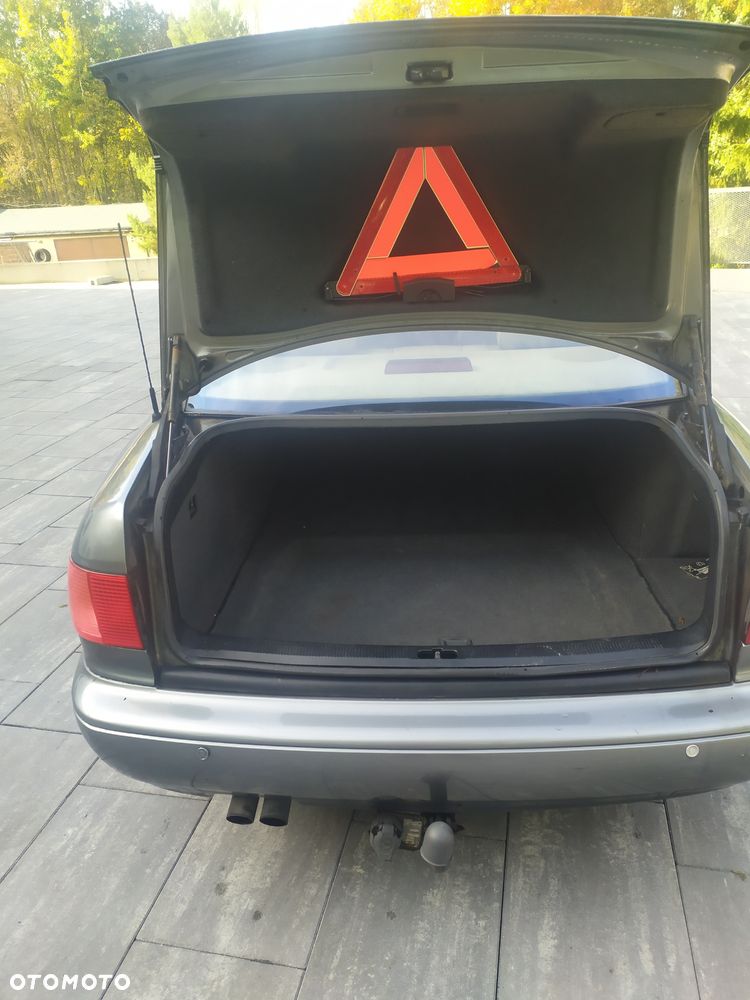 Audi A8 1995 photo 4