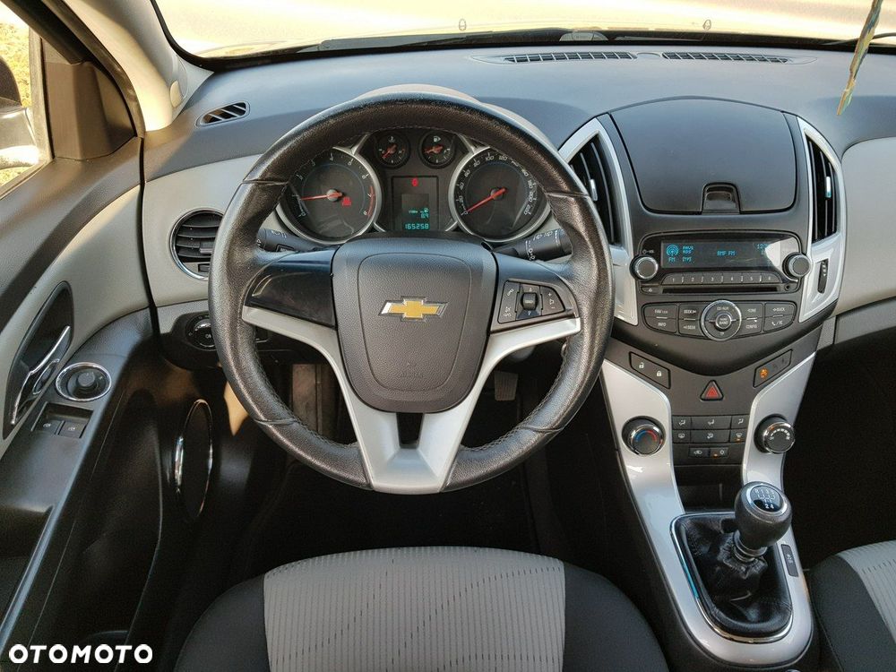 Chevrolet Cruze 1.6 LS - 13