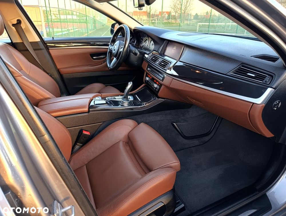 BMW Seria 5 525d Sport-Aut Modern Line - 5