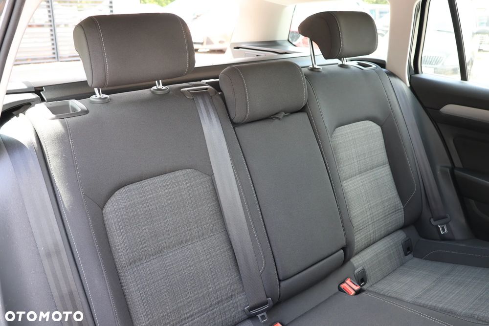 Volkswagen Passat Variant 2.0 TDI EVO Elegance DSG - 14
