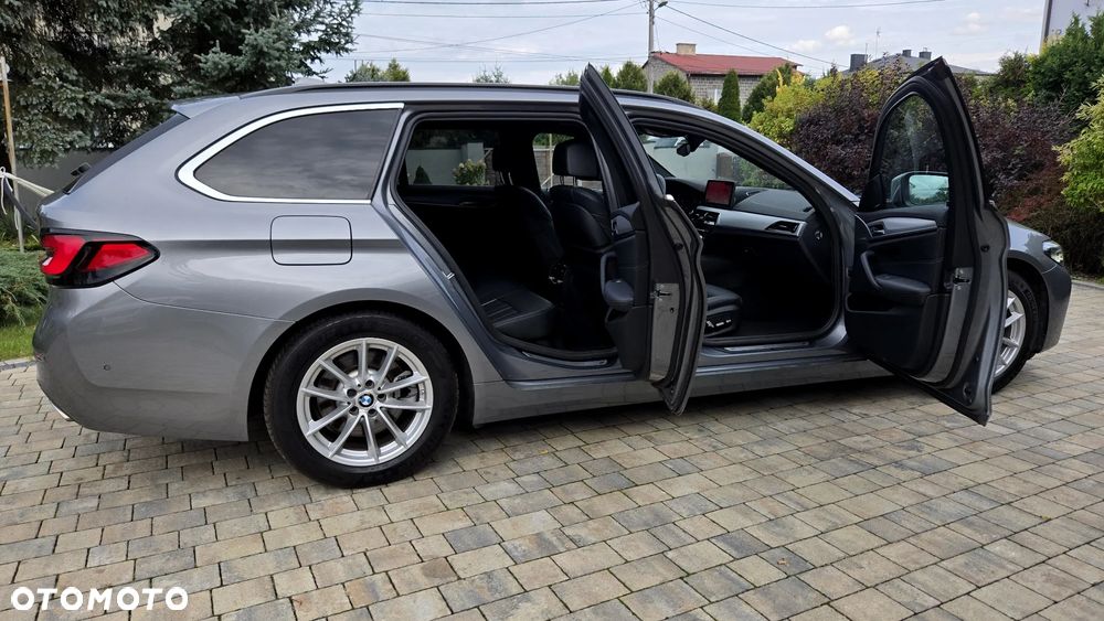 BMW Seria 5 520i Luxury Line - 9