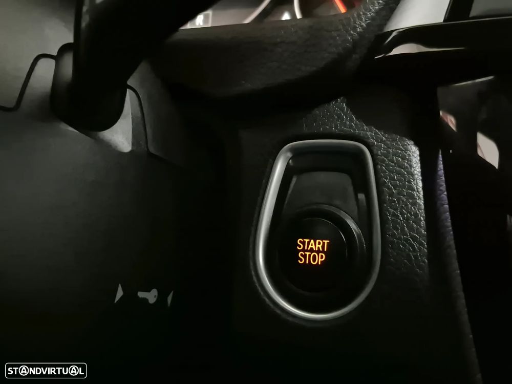 BMW 330 e iPerformance Pack M - 27