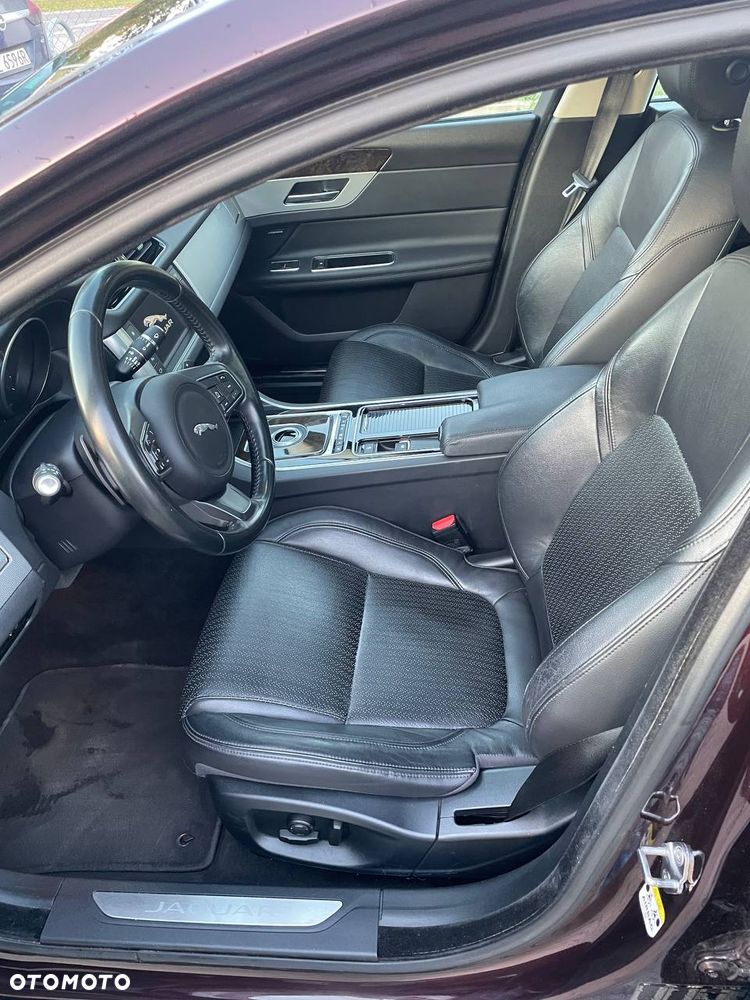 Jaguar XF 20d R-Sport Ingenium Edition - 14