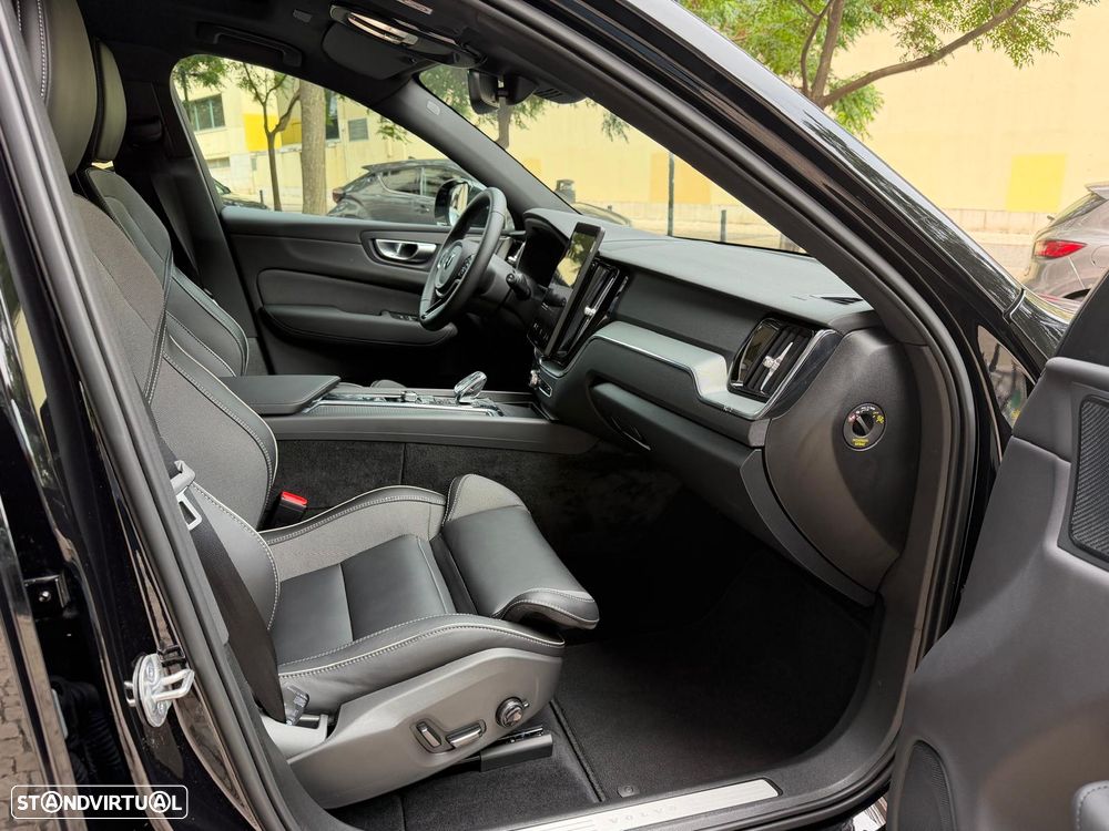 Volvo XC 60 T6 AWD Recharge Plus Black Edition - 22