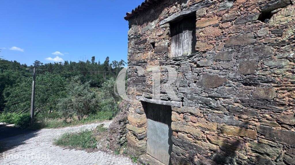 Imóvel em pedra, com projeto de renovação - Grande imagem: 3/9