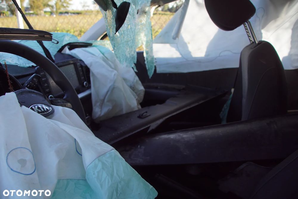 Auto na części - Kia Stonic 1.0 T-GDI 120 KM G3LC M6CF1 EU3 2019R Silnik Skrzynia Drzwi Zderzak Lampa Lusterko Klamka Szyba Deska Kokpit Sterownik Moduł Czujnik Licznik Wyświetlacz Panel Kierownica - 10