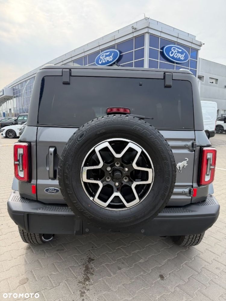 Ford Bronco - 10
