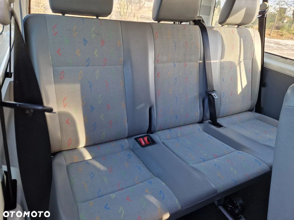 Volkswagen Transporter Shuttle Lang - 10