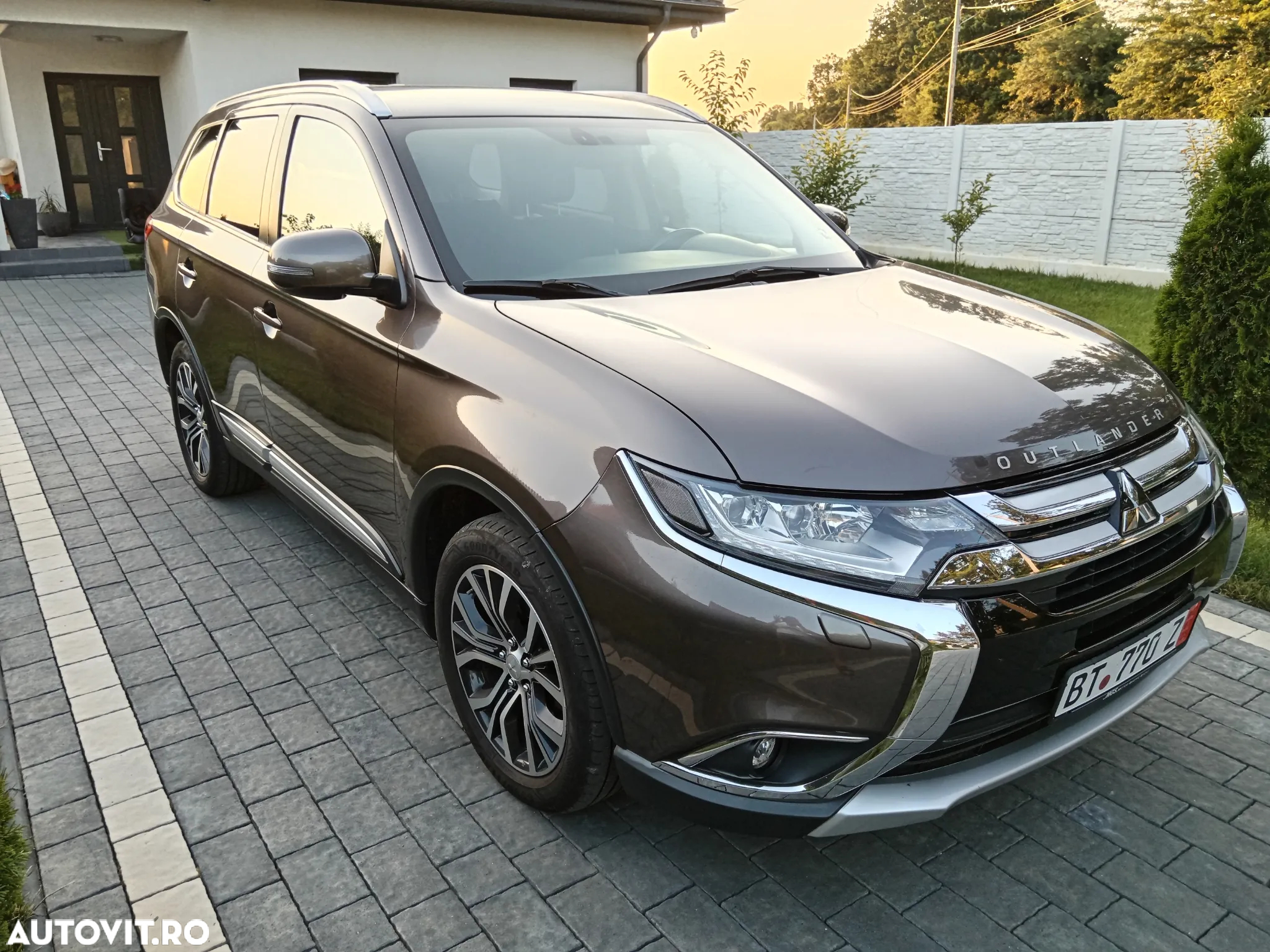 Mitsubishi Outlander - 3