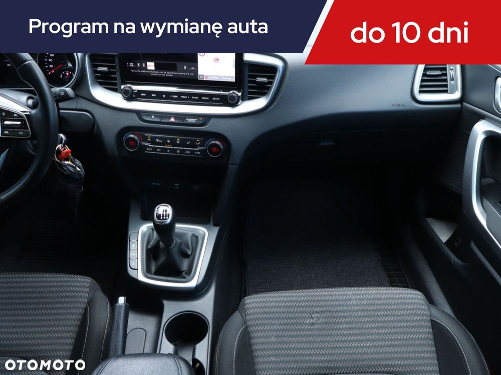 Kia Ceed - 10