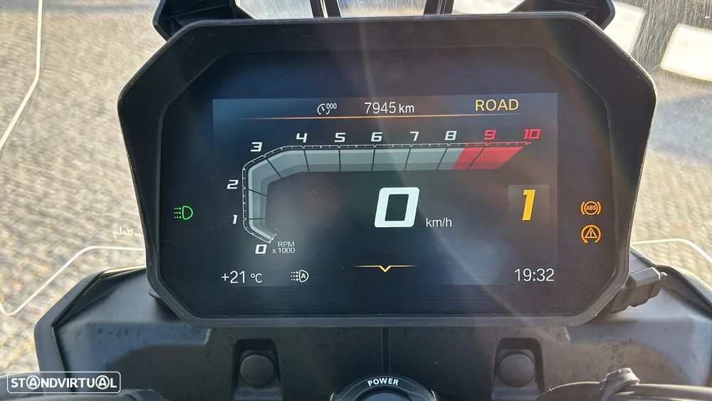 BMW F 900 GS Lightwhite / Racing Blue Metalizado (Versão GS Trophy) - 21