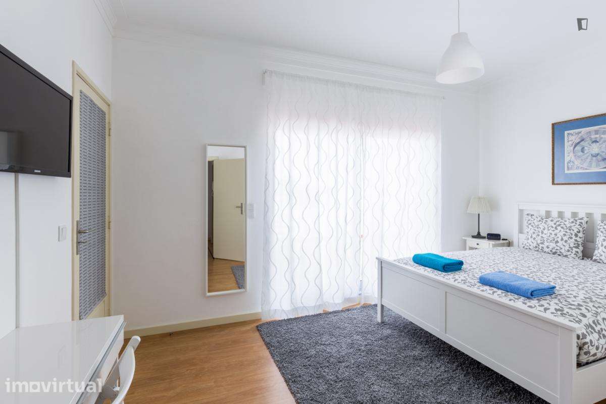 Quarto - localizado em Matosinhos Porto - Grande imagem: 3/25