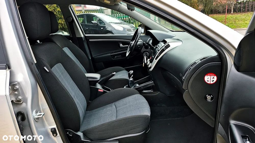 Kia Ceed 1.4 CVVT Dream-Team Edition - 40