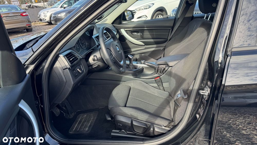 BMW Seria 3 318d DPF Edition Sport - 23