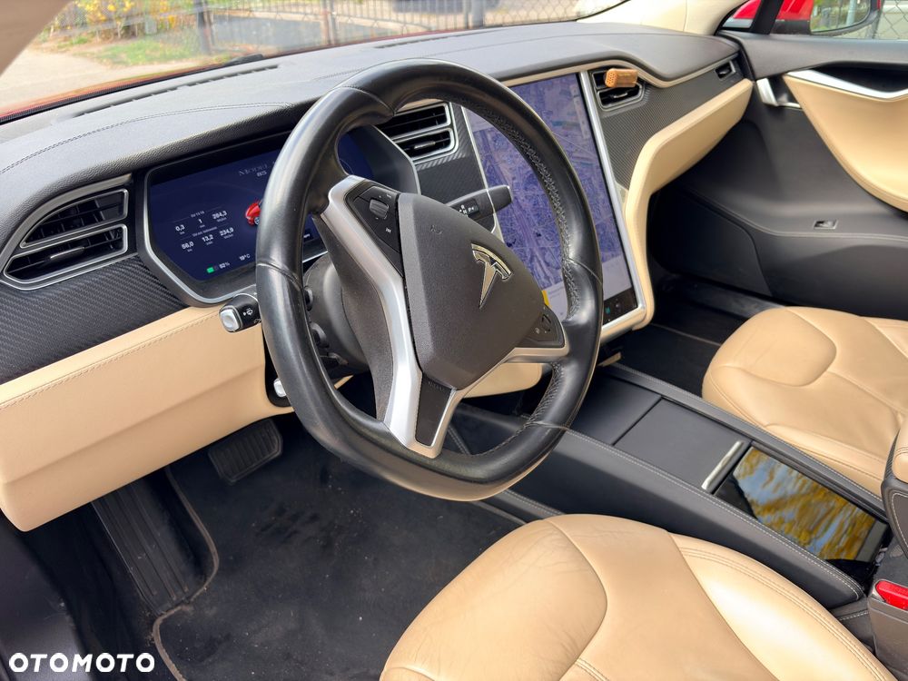 Tesla Model S - 6