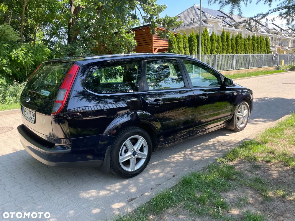 Ford Focus 1.6 Trend + - 4