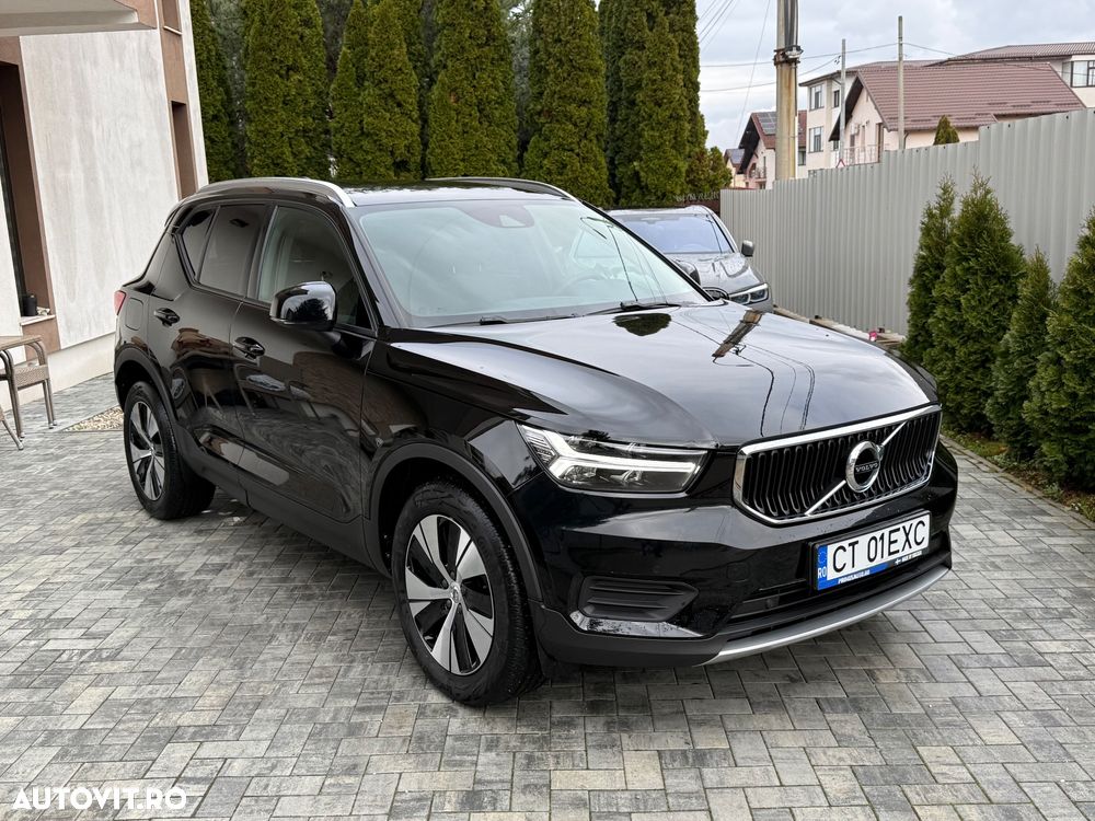 Volvo XC 40 B4 AT8 Mild Hybrid Momentum Pro - 1