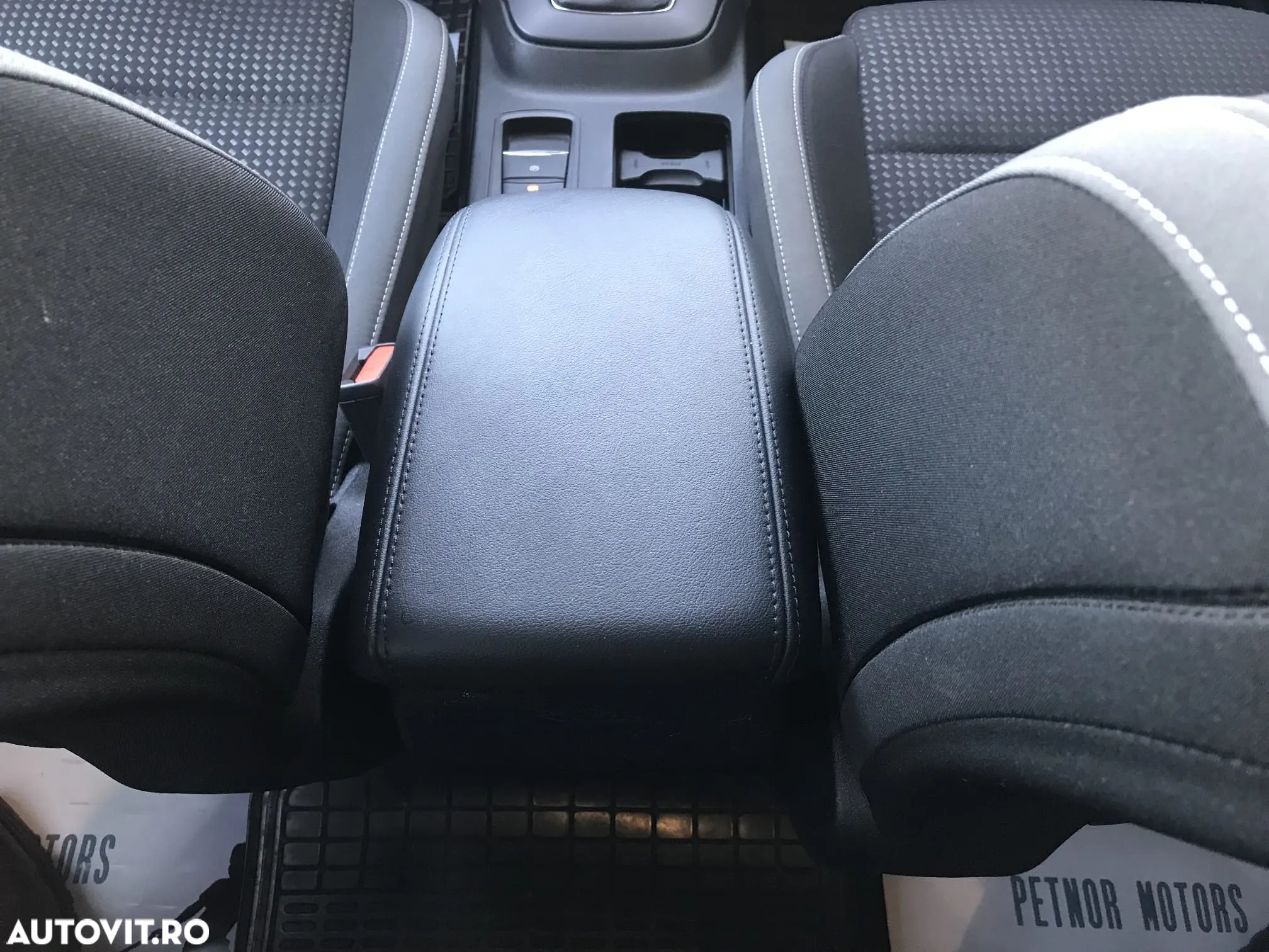 Ford Focus 1.0 EcoBoost Active Business - 36